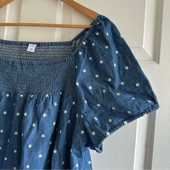 Old Navy Women's XXL Smocked Yoke Floral Embroidered Chambray Top Denim Boho - Picture 5 of 8
